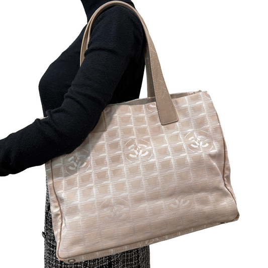 #1153 CHANEL Neutral Ligne Tote