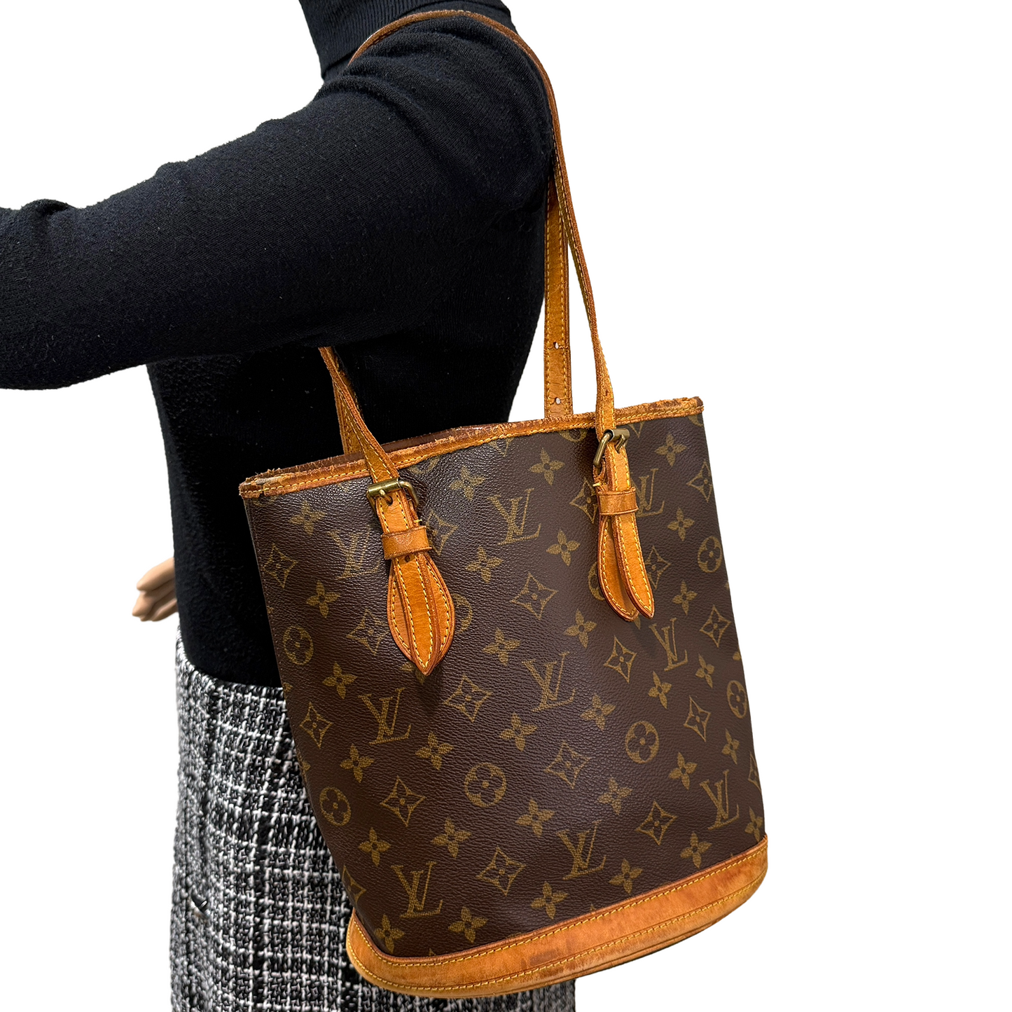1175 LOUIS VUITTON Monogram Bucket Tote (Cigarette Odor)