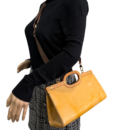 #1169 LOUIS VUITTON Jaune Passion Vernis Roxbury