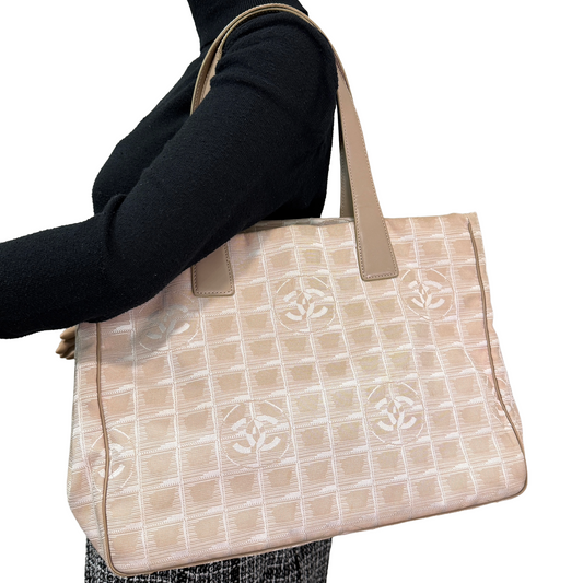#1152 CHANEL Neutral Ligne Tote