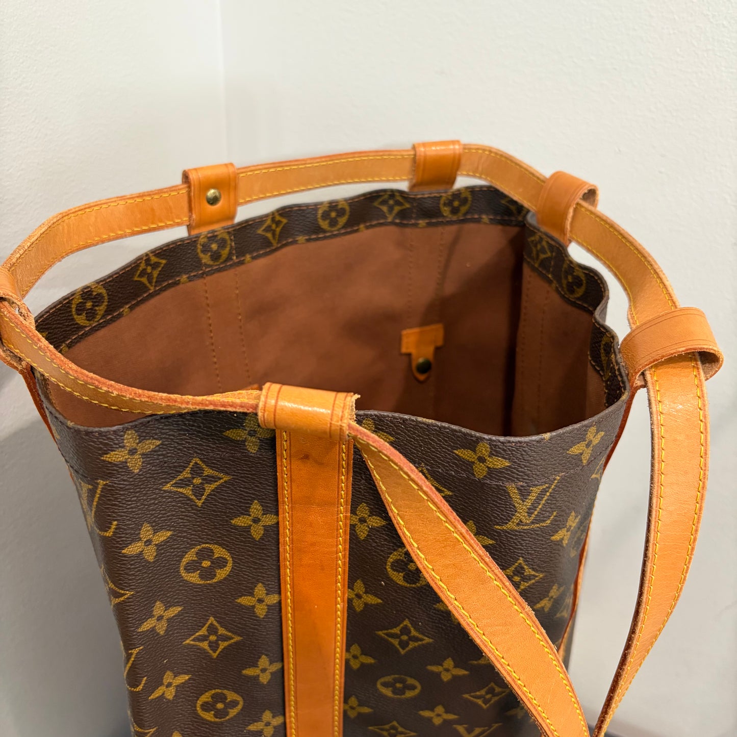 #001 LOUIS VUITTON Randonnee GM