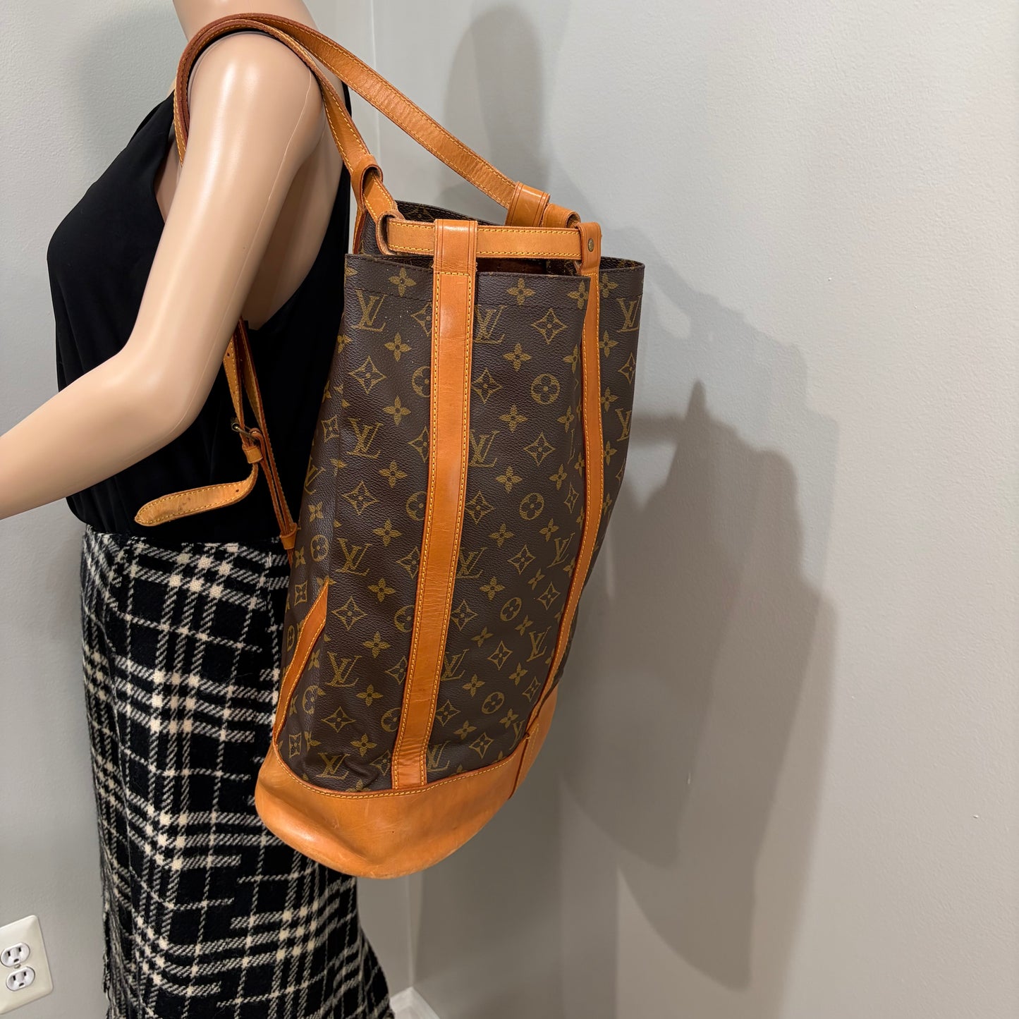 #001 LOUIS VUITTON Randonnee GM