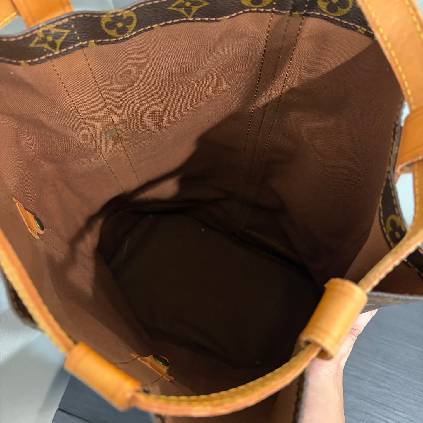 #001 LOUIS VUITTON Randonnee GM
