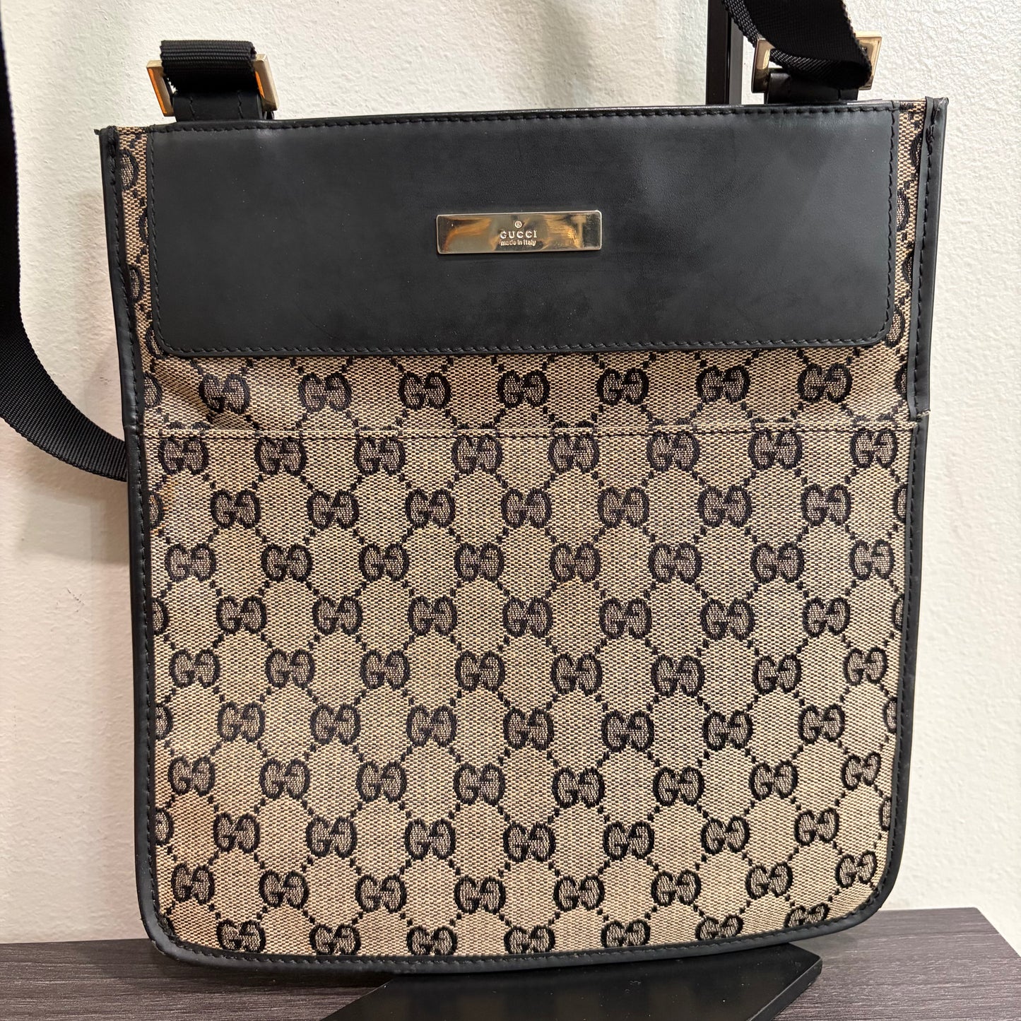 #002 GUCCI Black Messenger