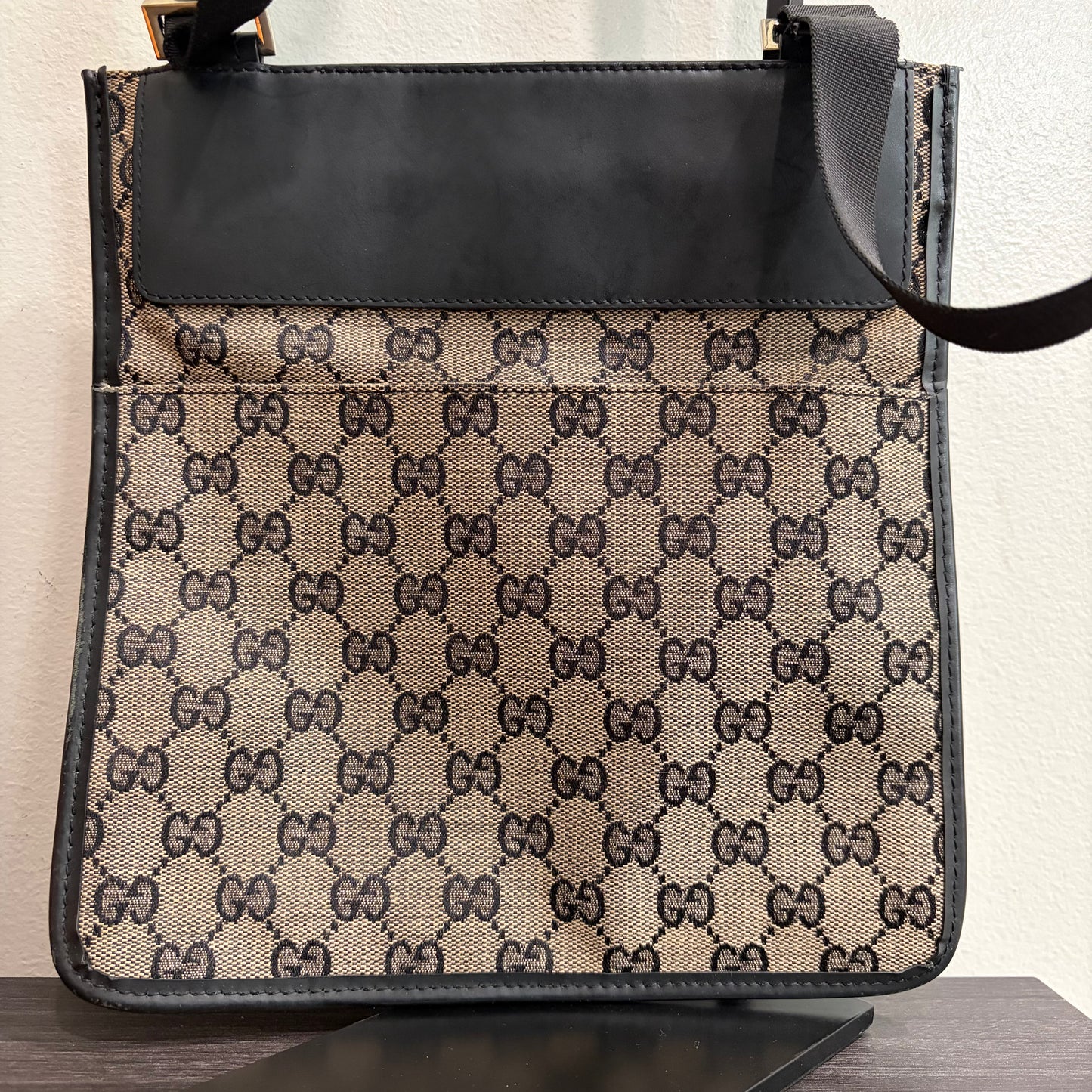 #002 GUCCI Black Messenger