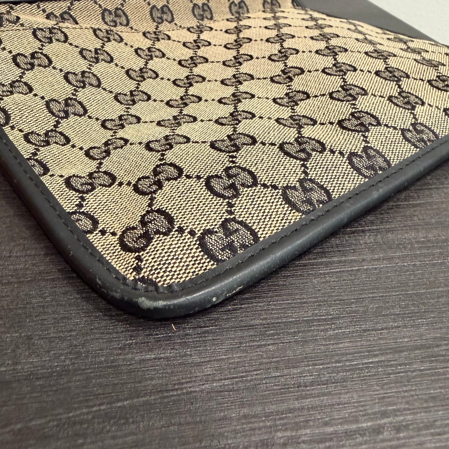 #002 GUCCI Black Messenger