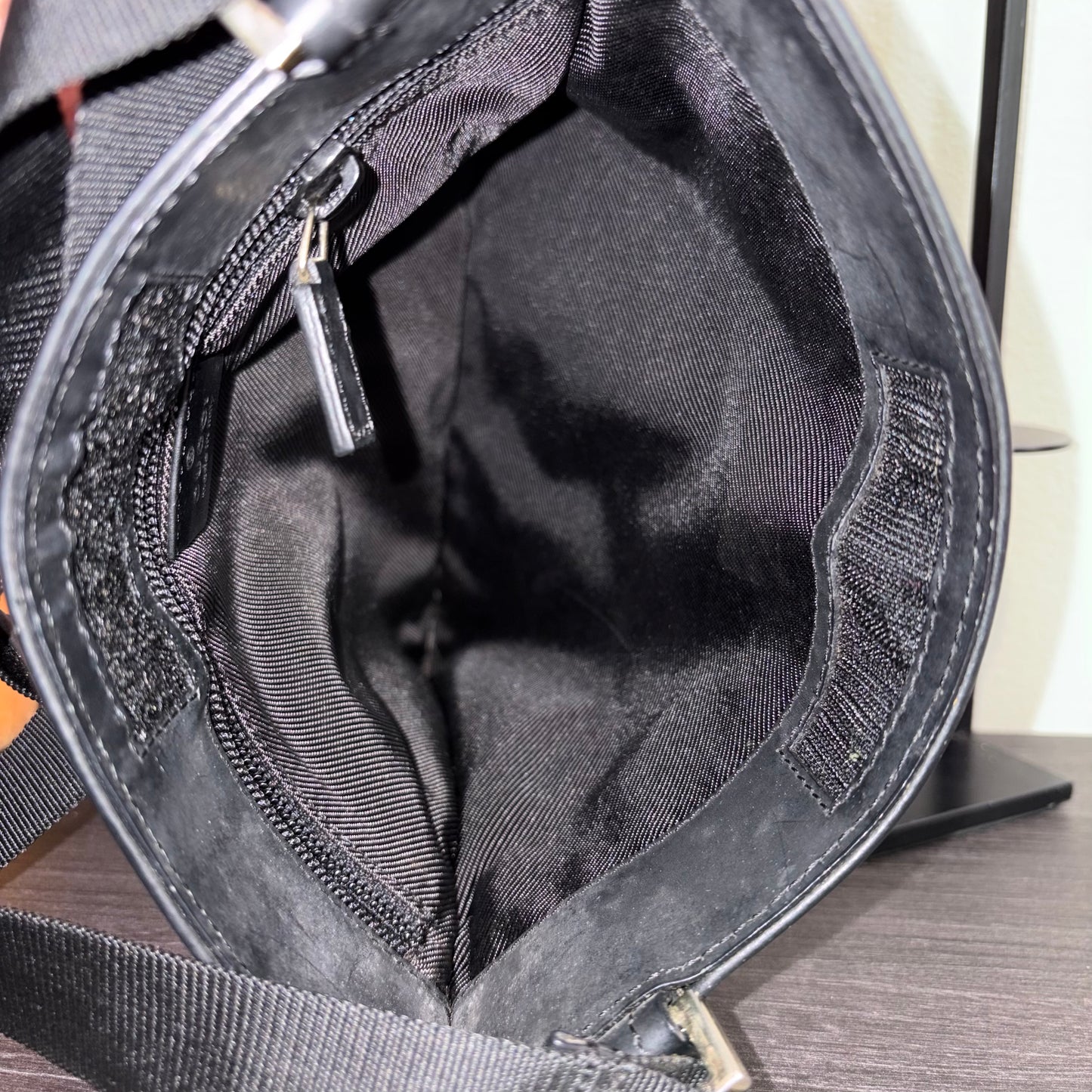 #002 GUCCI Black Messenger