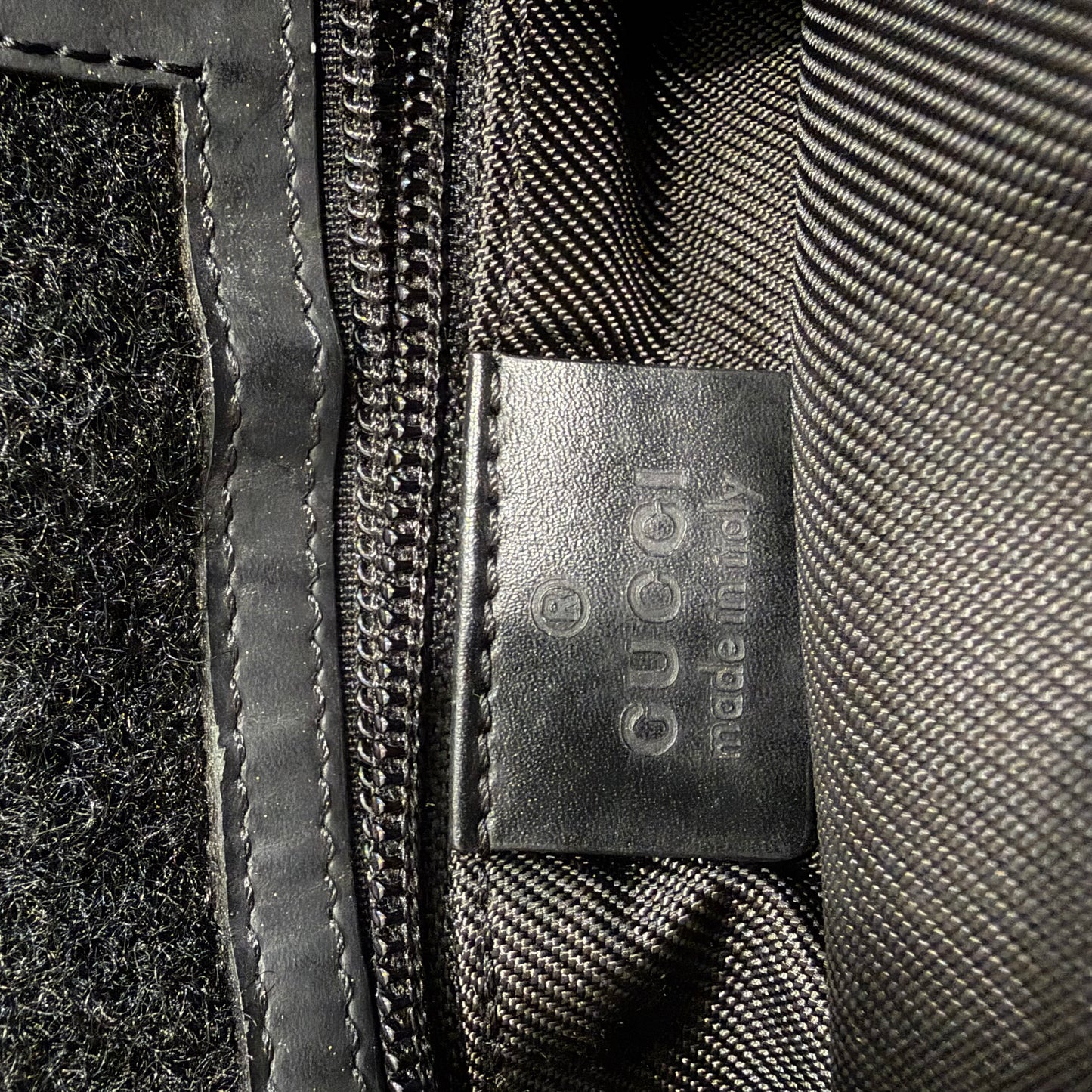 #002 GUCCI Black Messenger