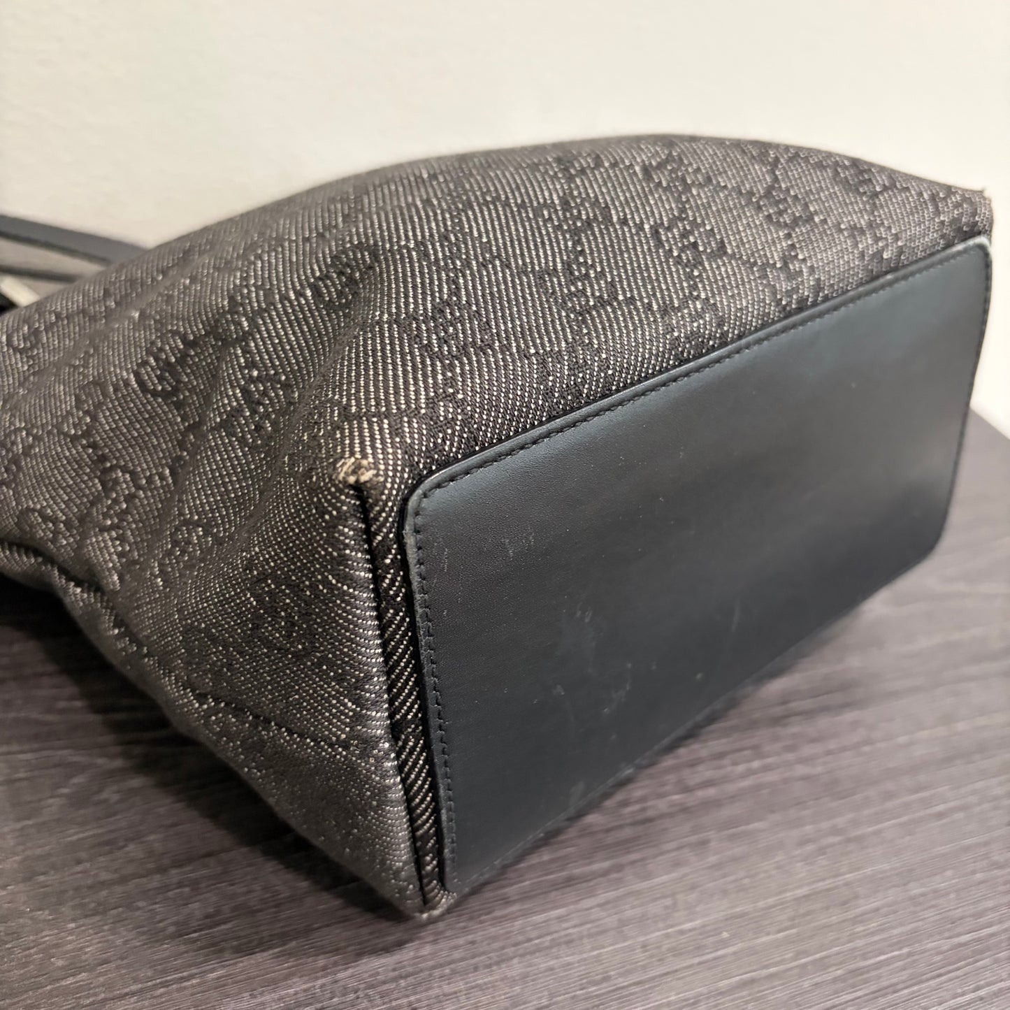 #004 GUCCI Black Canvas Bucket