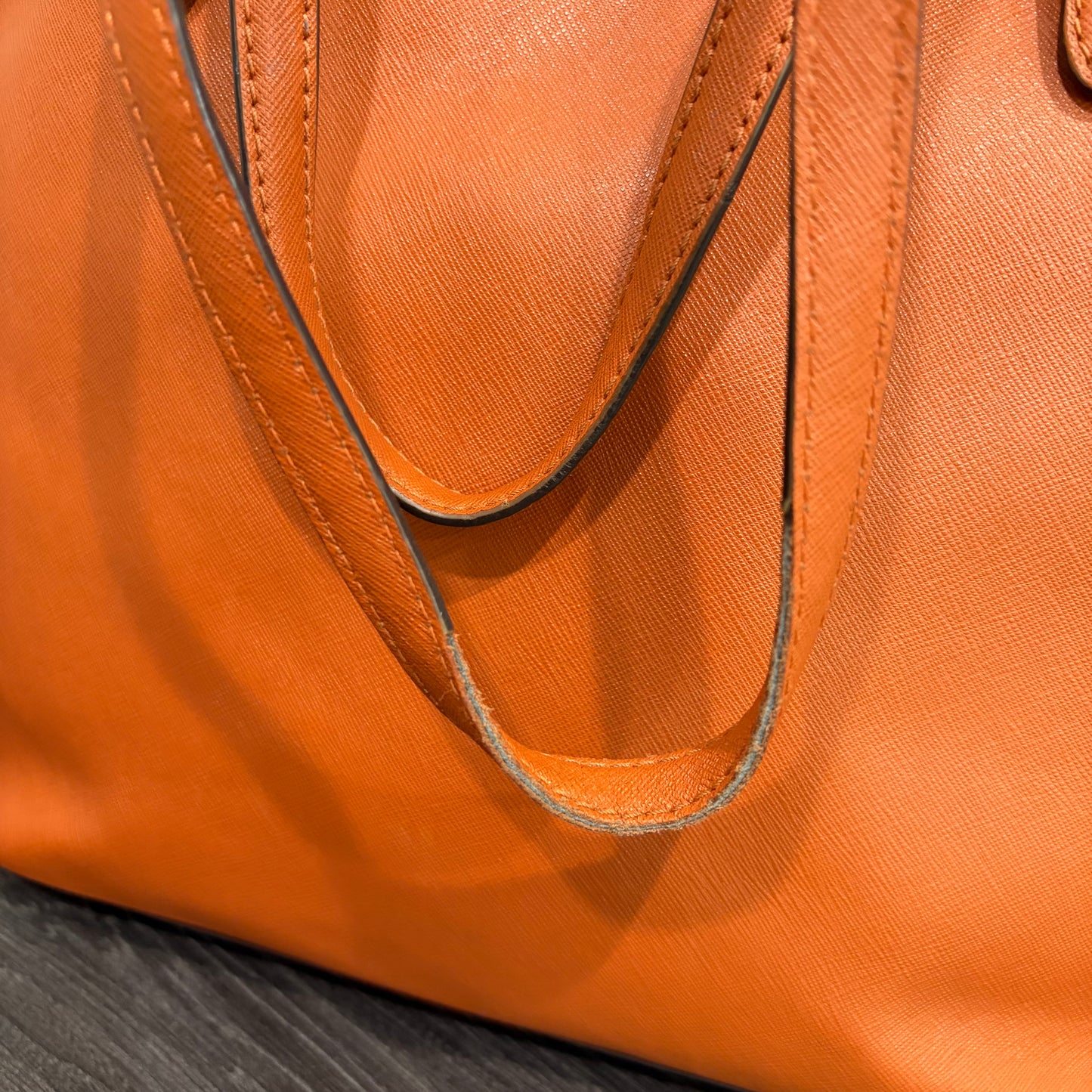 #009 MICHAEL KORS Orange Tote