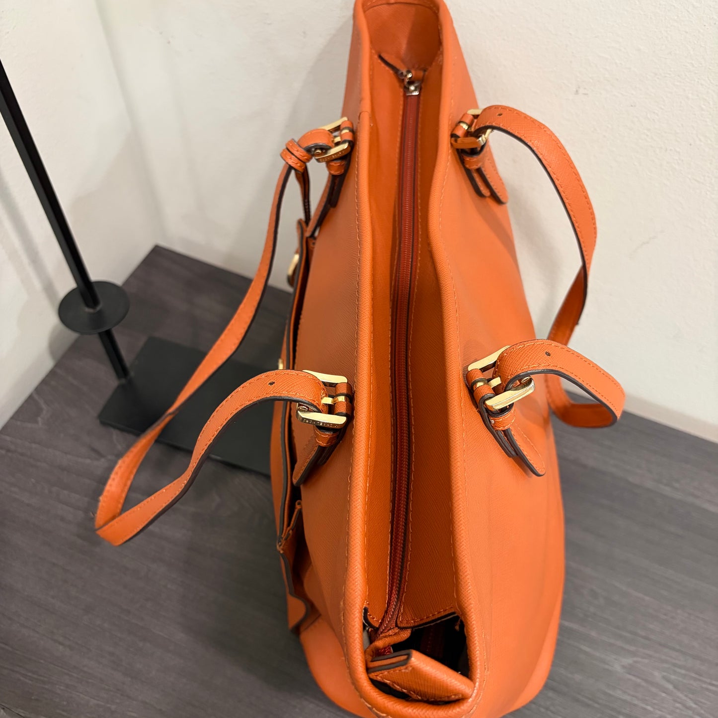 #009 MICHAEL KORS Orange Tote