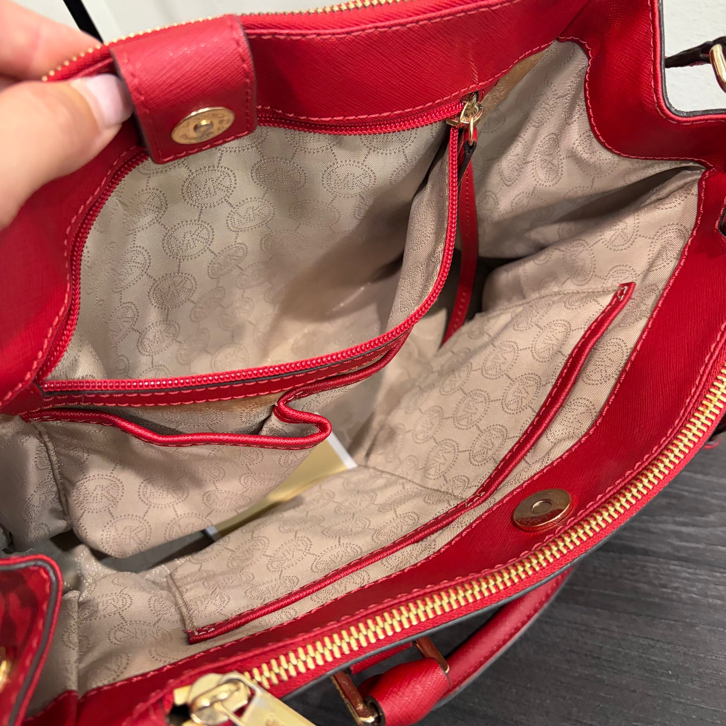 #010 MICHAEL KORS Red Tote