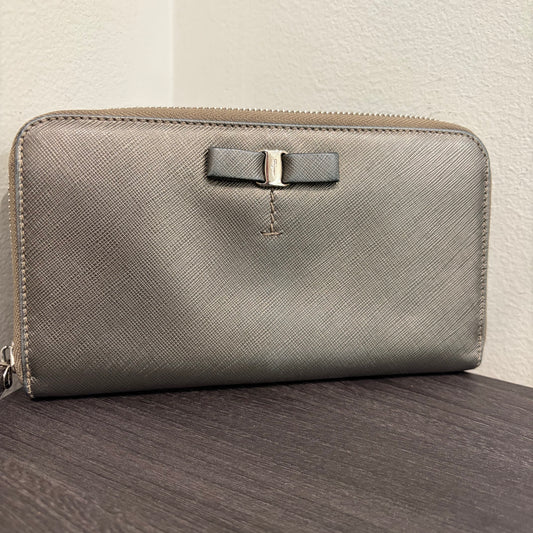 #016 SALVATORE FERRAGAMO Metallic Pewter Zip Wallet