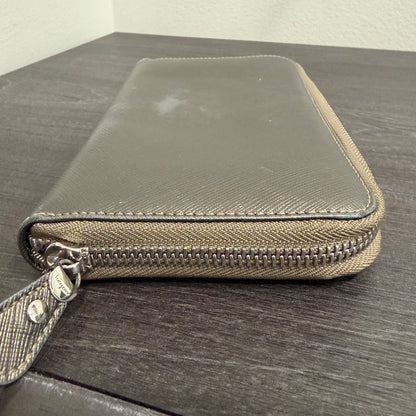#016 SALVATORE FERRAGAMO Metallic Pewter Zip Wallet