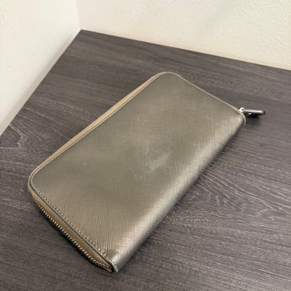 #016 SALVATORE FERRAGAMO Metallic Pewter Zip Wallet