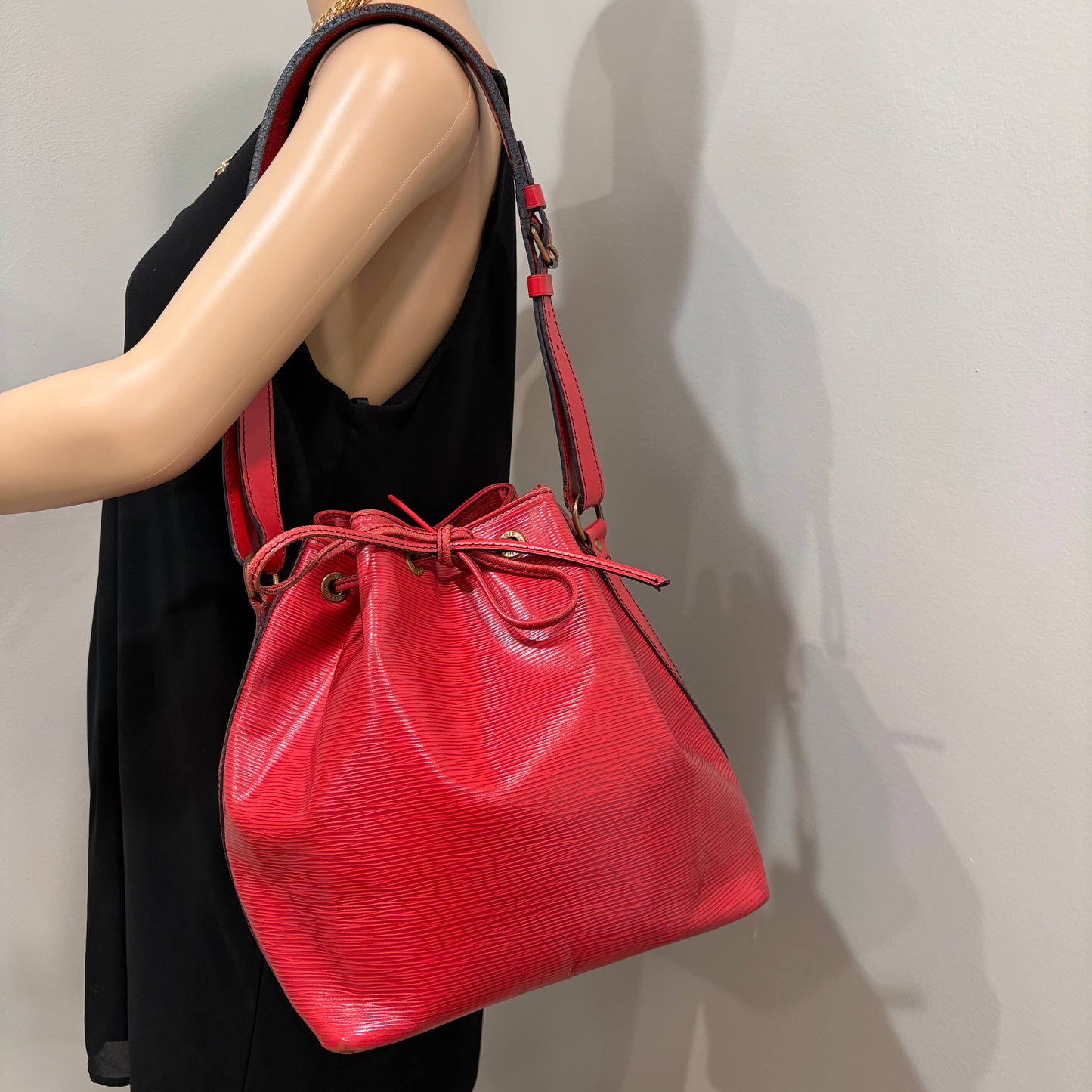 #020 LOUIS VUITTON Red Epi Petit Noe
