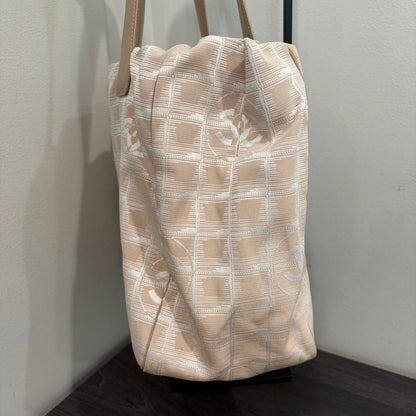 #021 CHANEL Neutral CC Tote