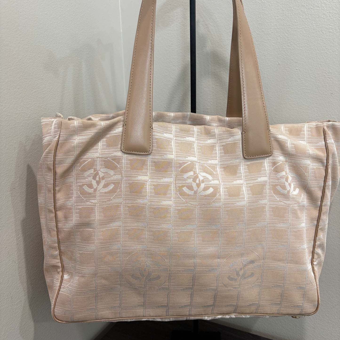 #021 CHANEL Neutral CC Tote