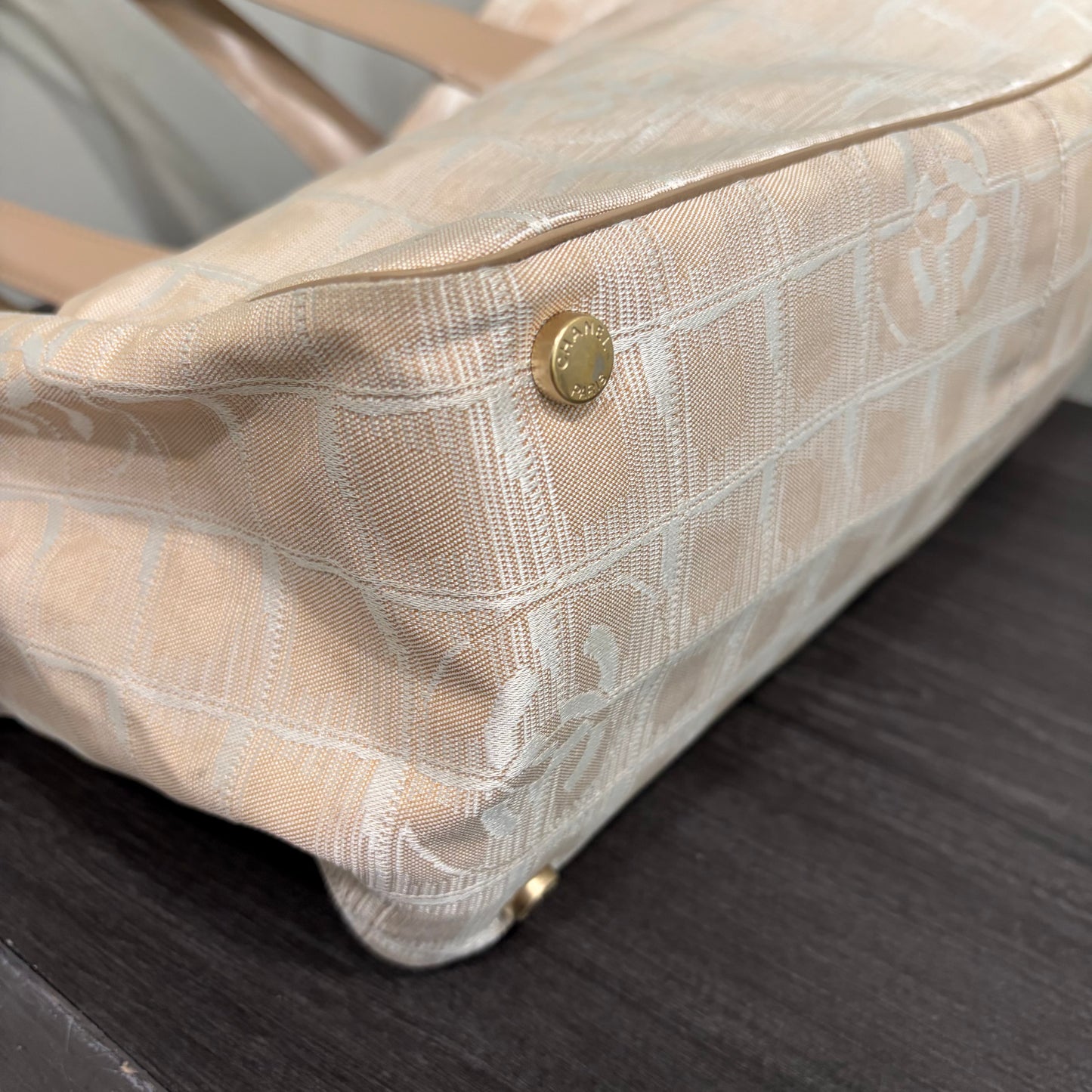 #021 CHANEL Neutral CC Tote