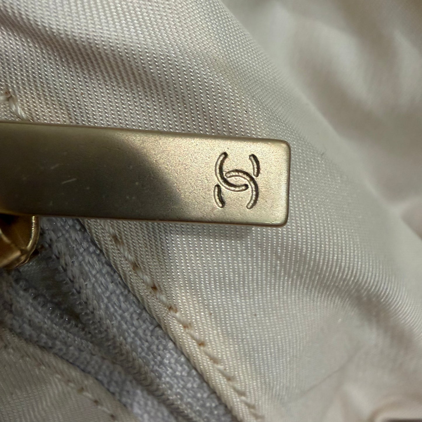 #021 CHANEL Neutral CC Tote