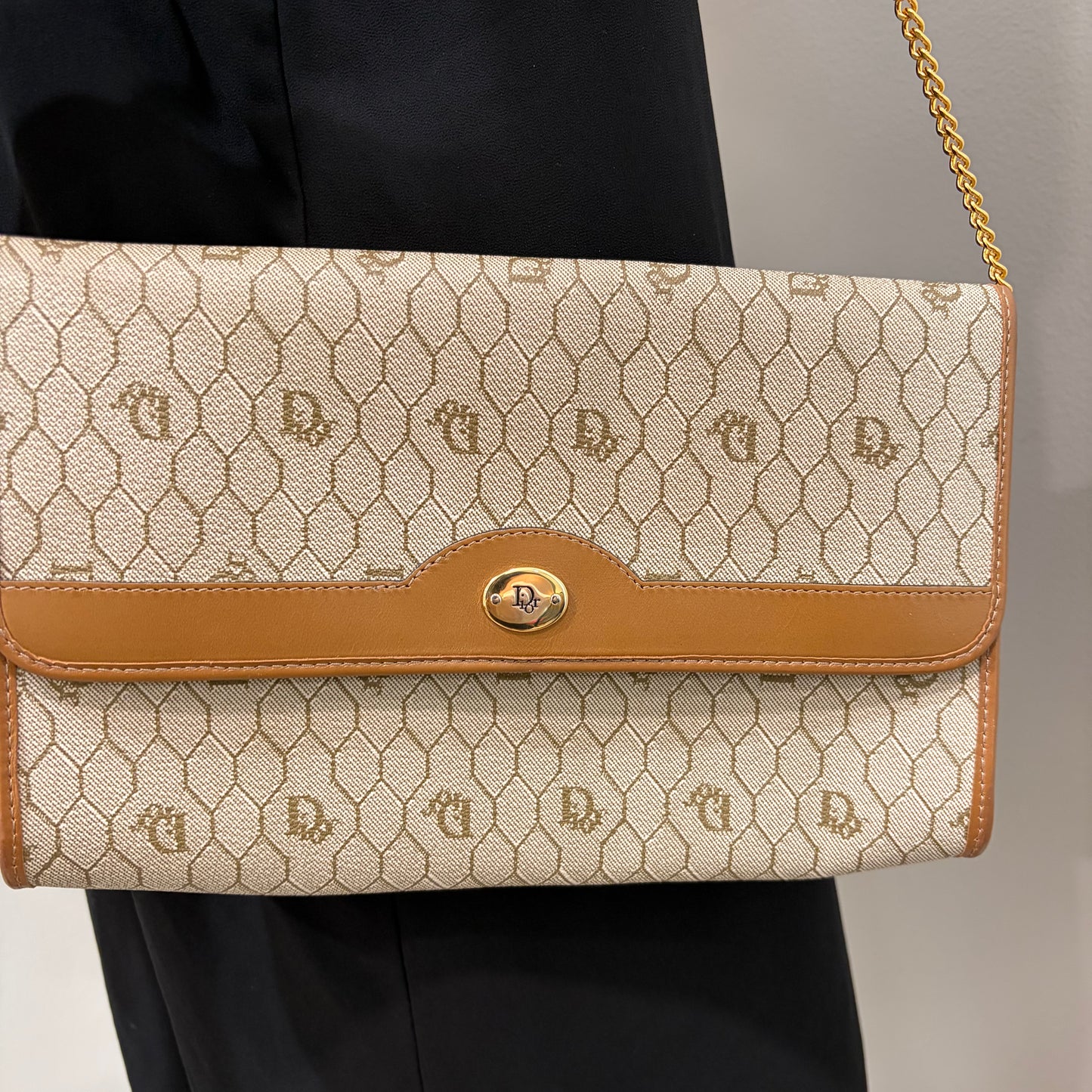 #023 CHRISTIAN DIOR Beige Honeycomb Shoulder Bag