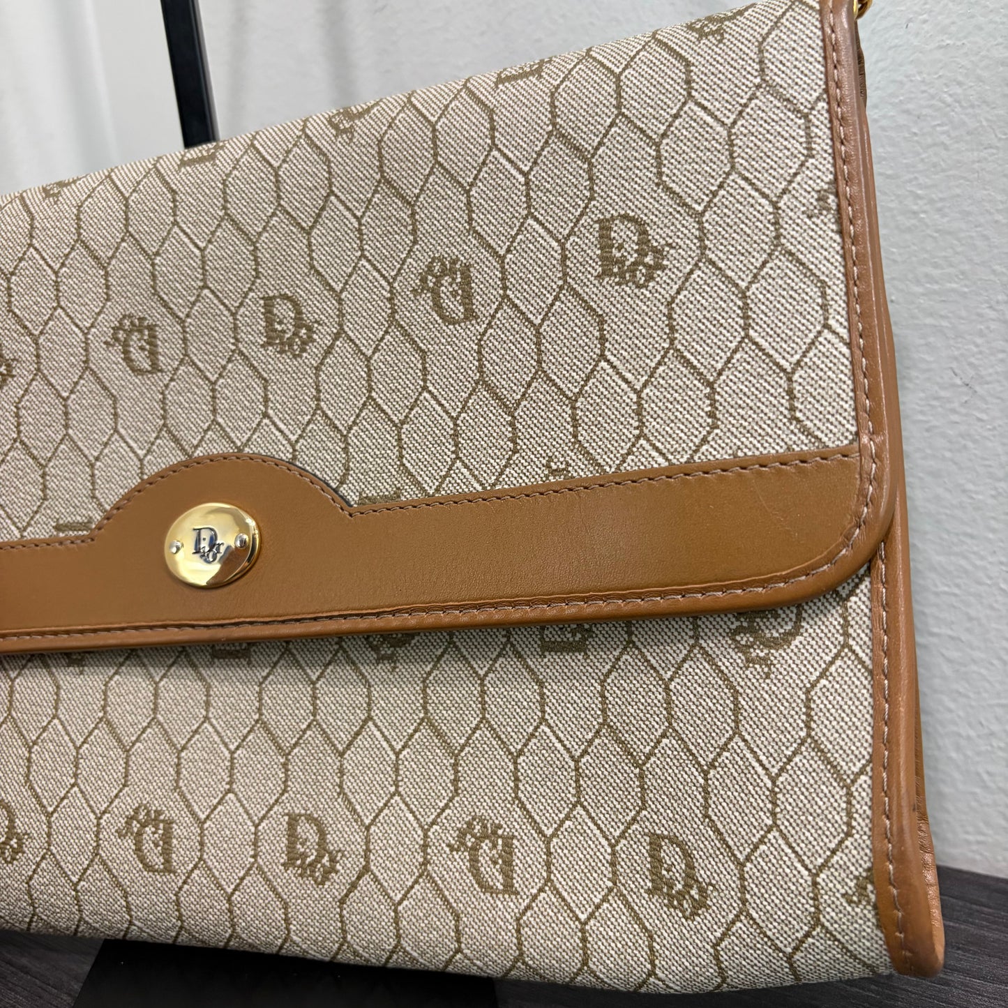 #023 CHRISTIAN DIOR Beige Honeycomb Shoulder Bag