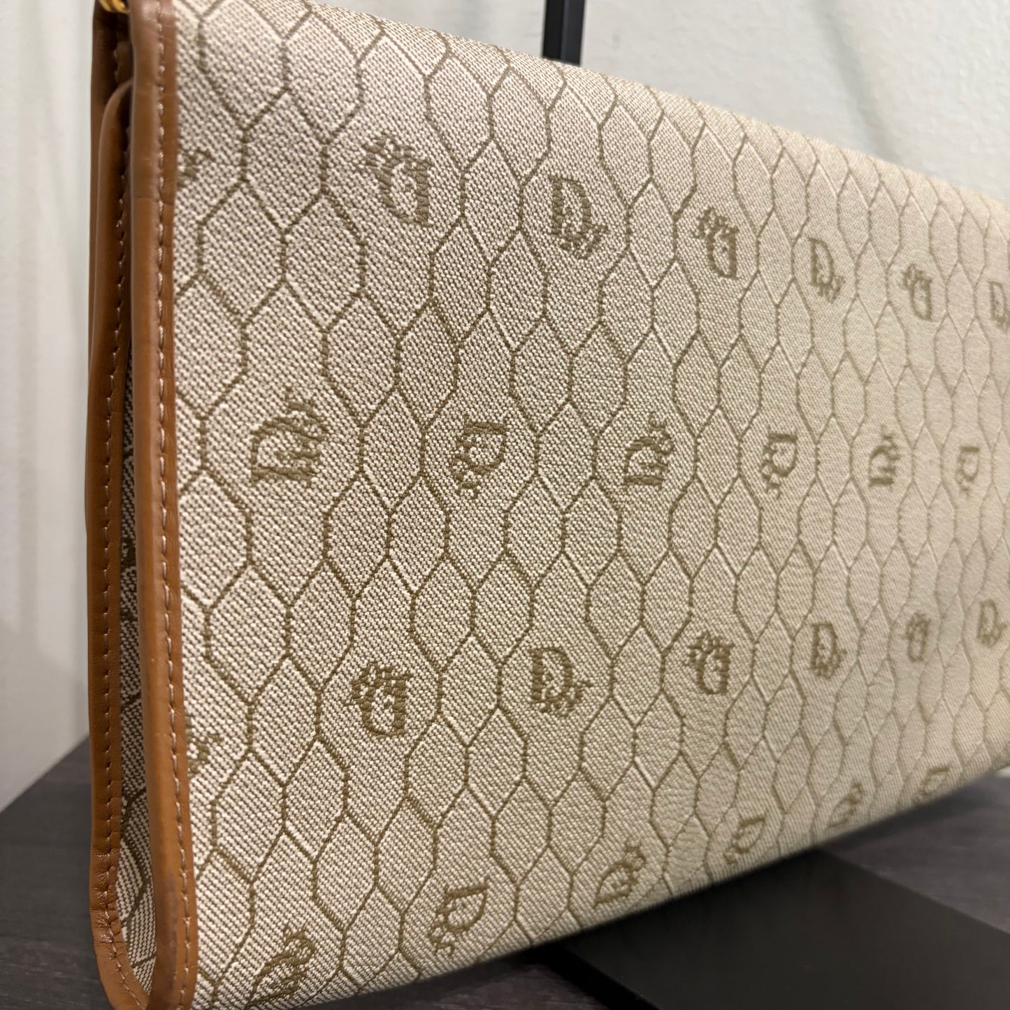 #023 CHRISTIAN DIOR Beige Honeycomb Shoulder Bag