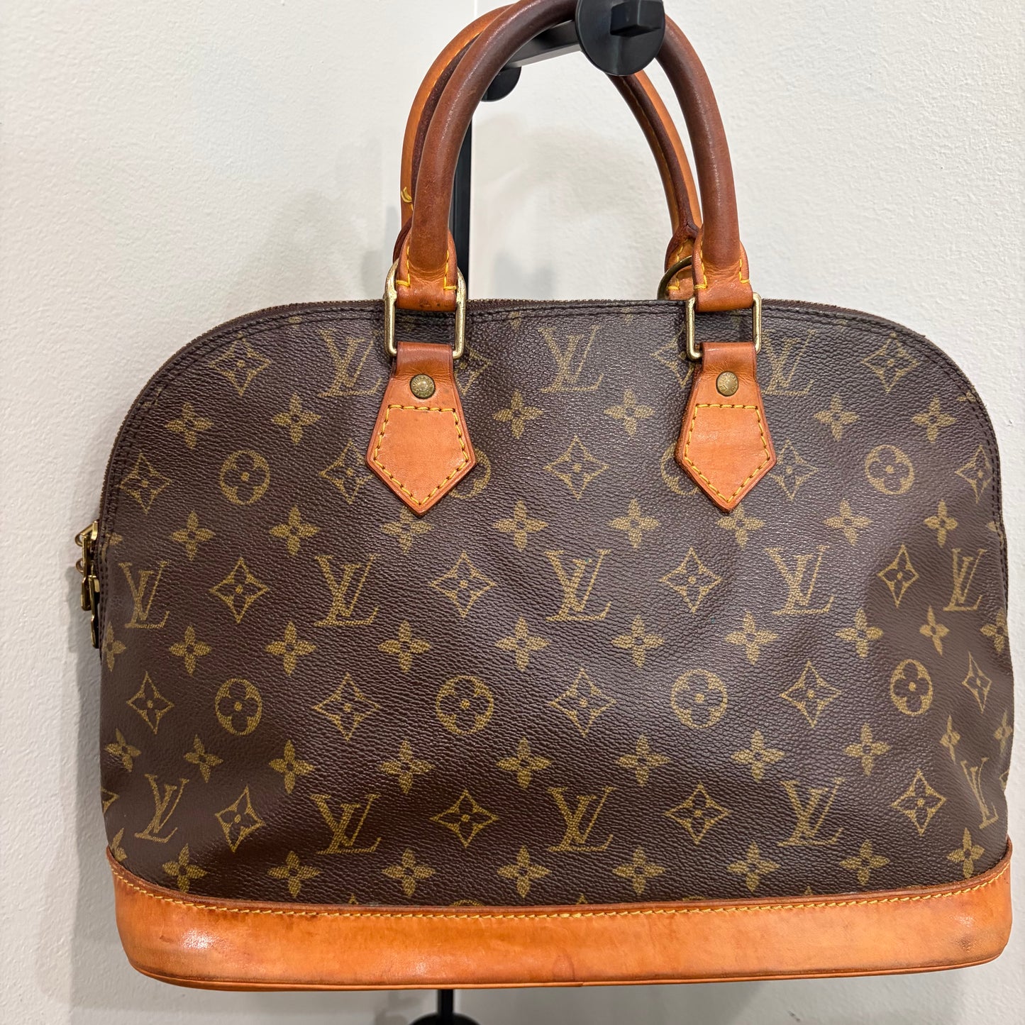 #024 LOUIS VUITTON Alma PM