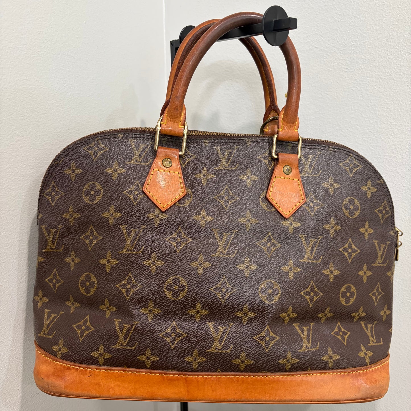 #024 LOUIS VUITTON Alma PM