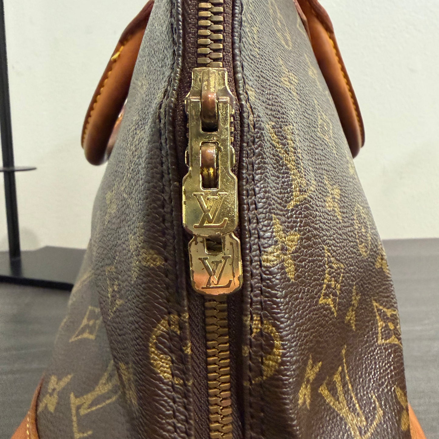 #024 LOUIS VUITTON Alma PM