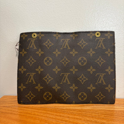 #027 LOUIS VUITTON Clutch