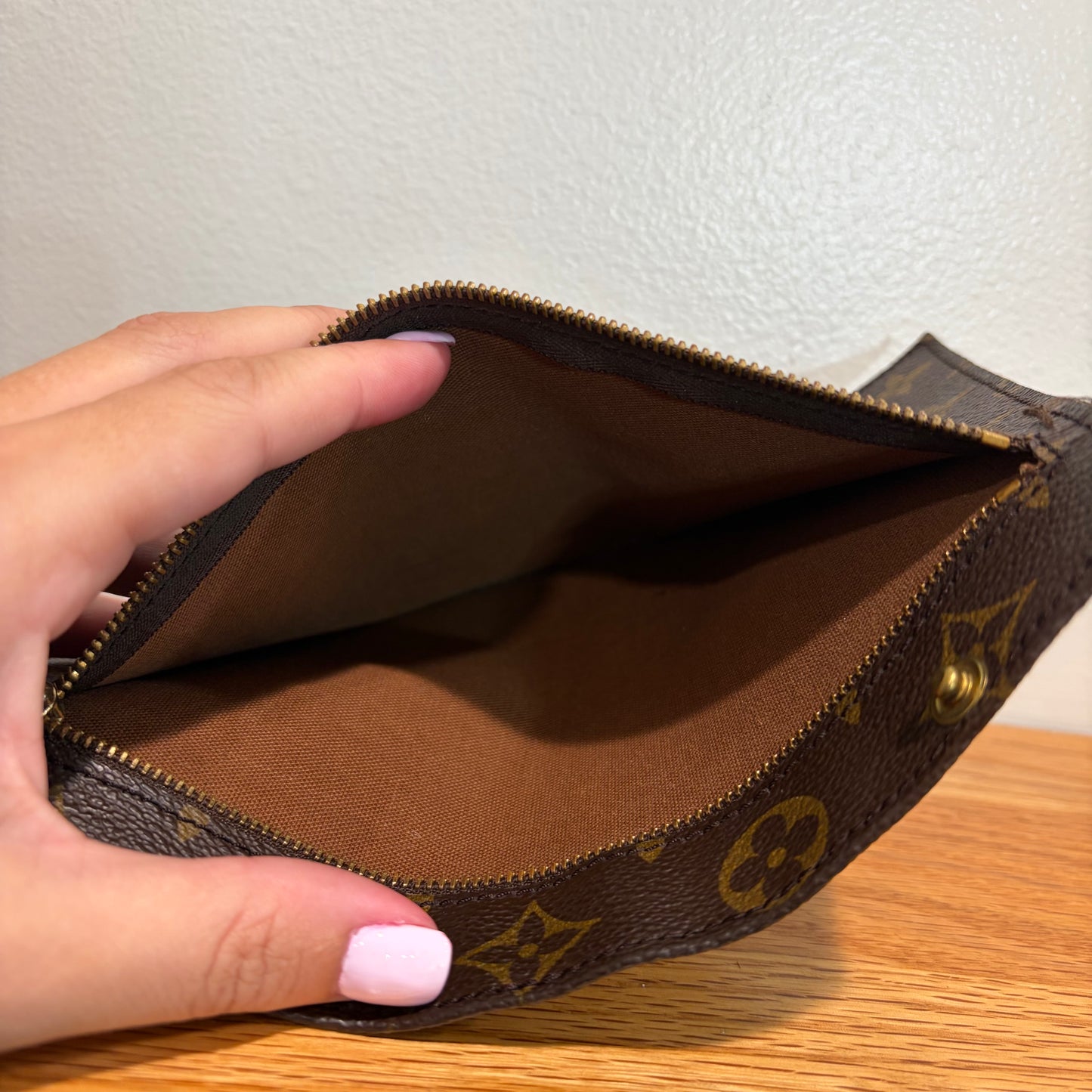 #027 LOUIS VUITTON Clutch