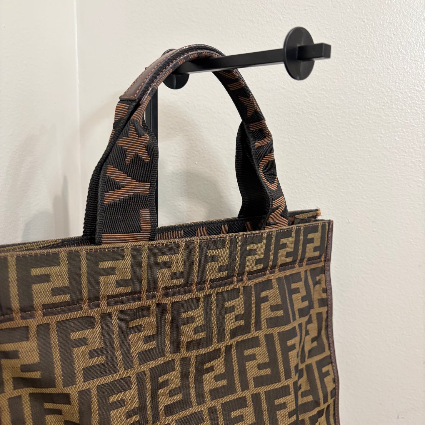 #030 FENDI Tote
