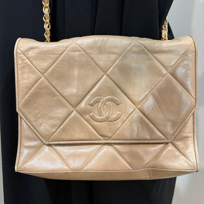 #040 CHANEL Lambskin Beige/Light Brown Flap Bag