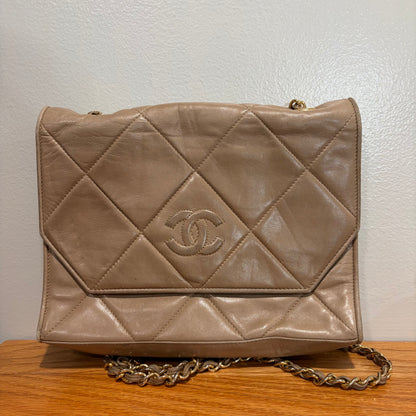 #040 CHANEL Lambskin Beige/Light Brown Flap Bag