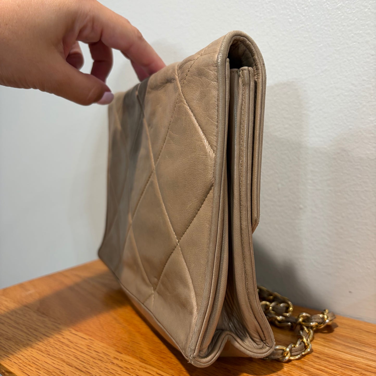 #040 CHANEL Lambskin Beige/Light Brown Flap Bag