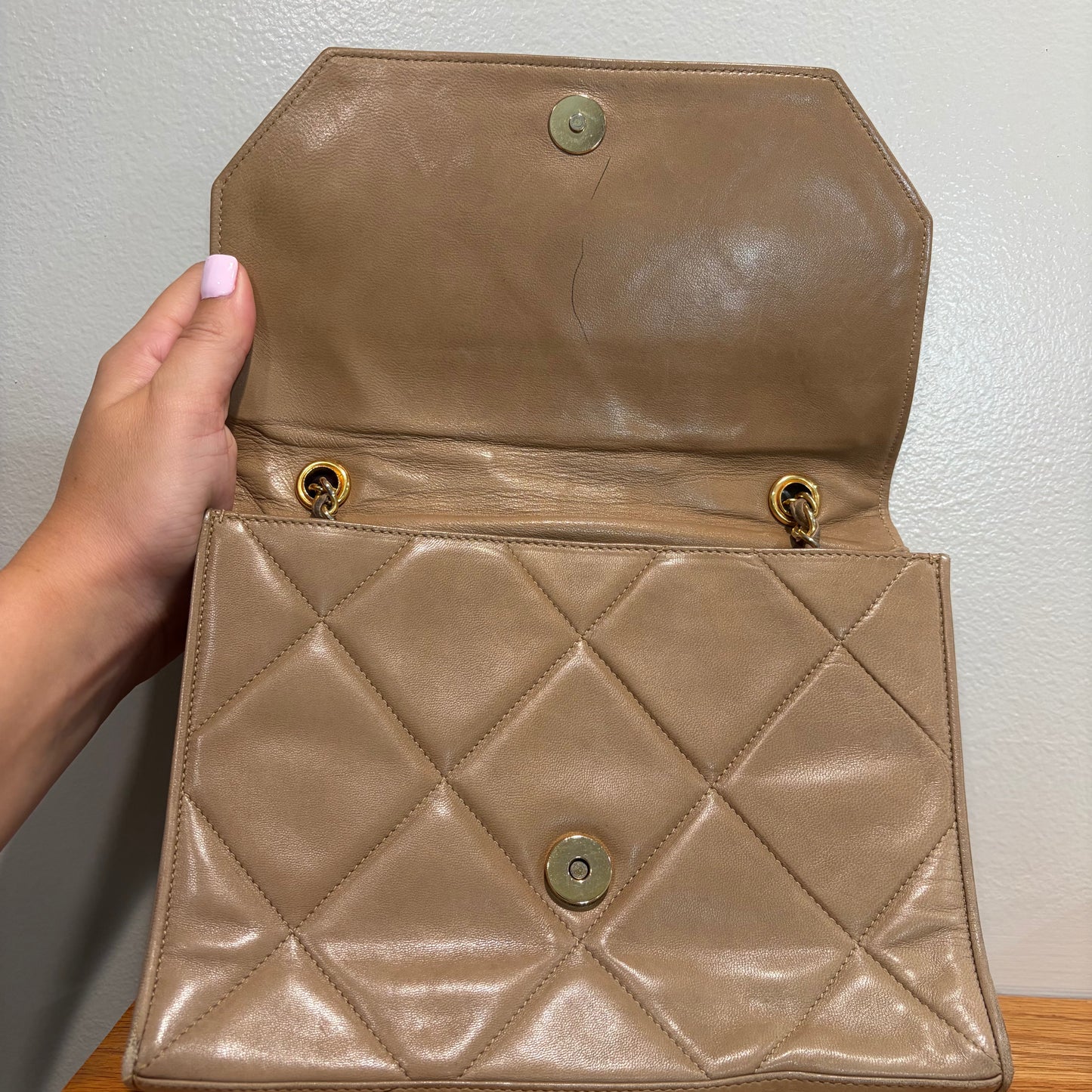 #040 CHANEL Lambskin Beige/Light Brown Flap Bag