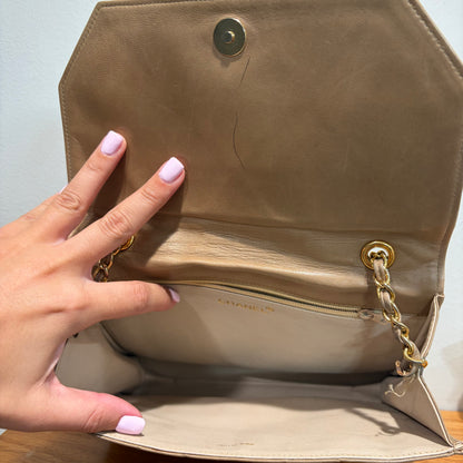 #040 CHANEL Lambskin Beige/Light Brown Flap Bag