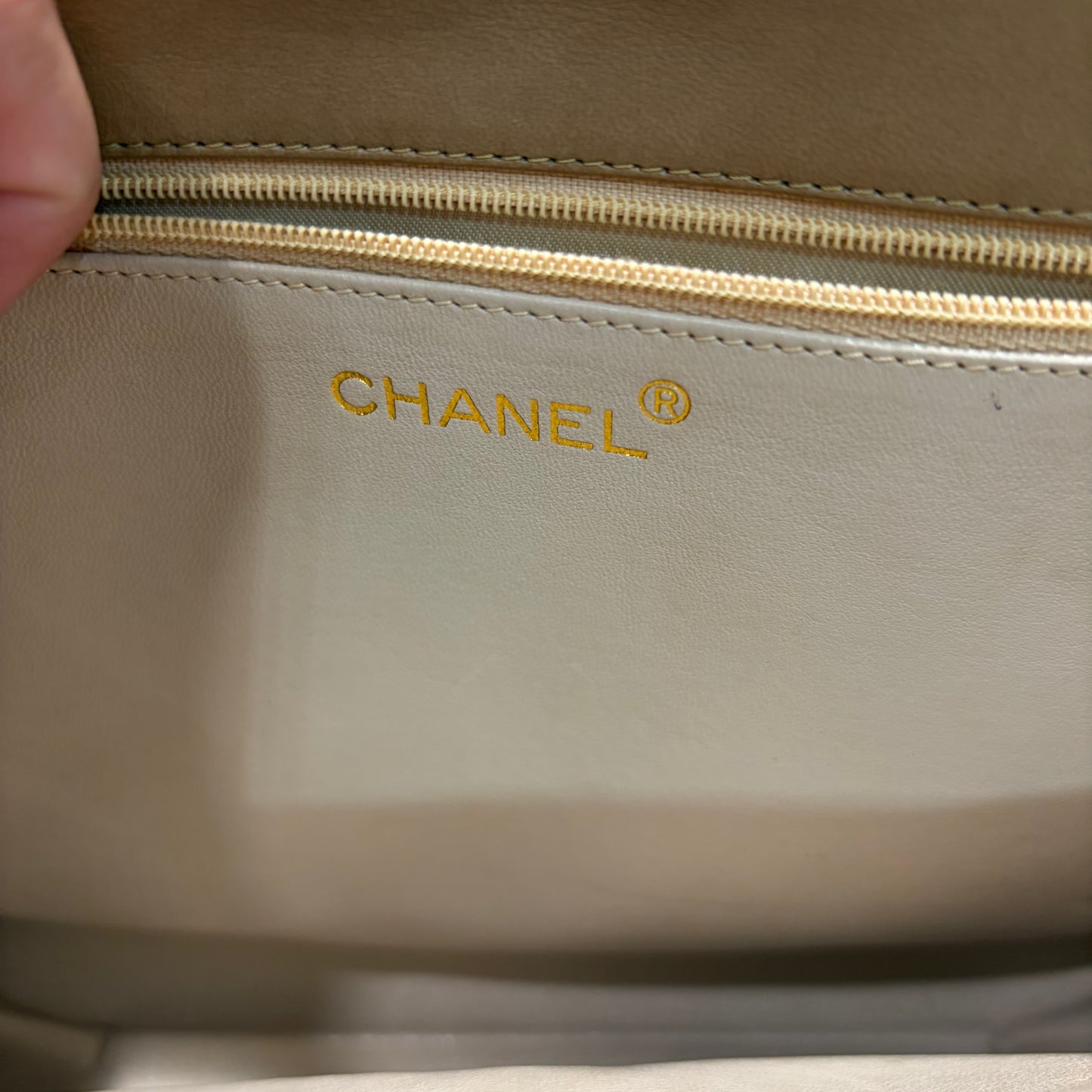 #040 CHANEL Lambskin Beige/Light Brown Flap Bag