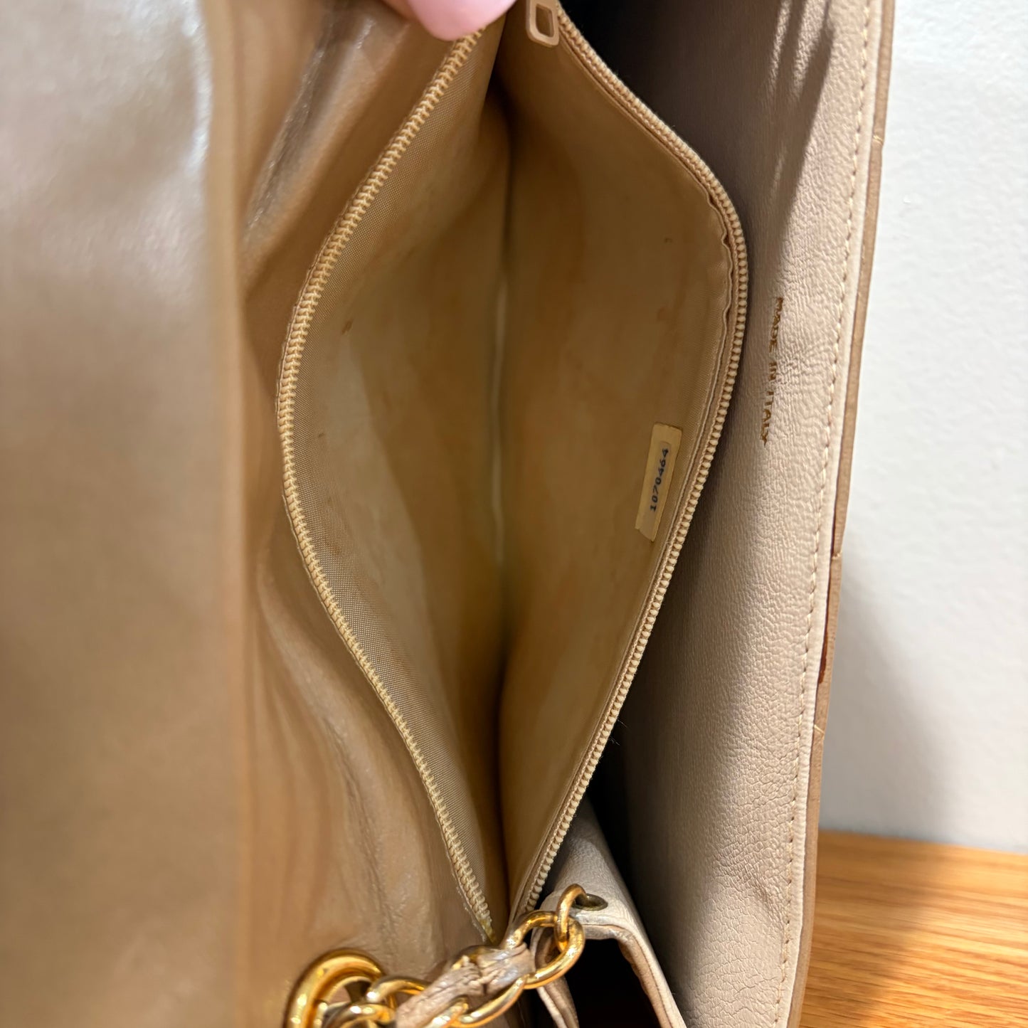 #040 CHANEL Lambskin Beige/Light Brown Flap Bag