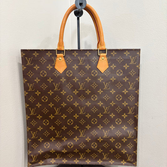 #044 LOUIS VUITTON Sac Plat