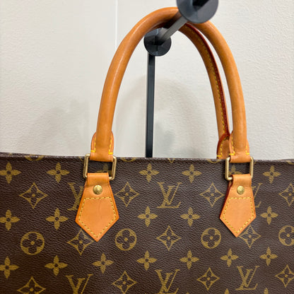 #044 LOUIS VUITTON Sac Plat
