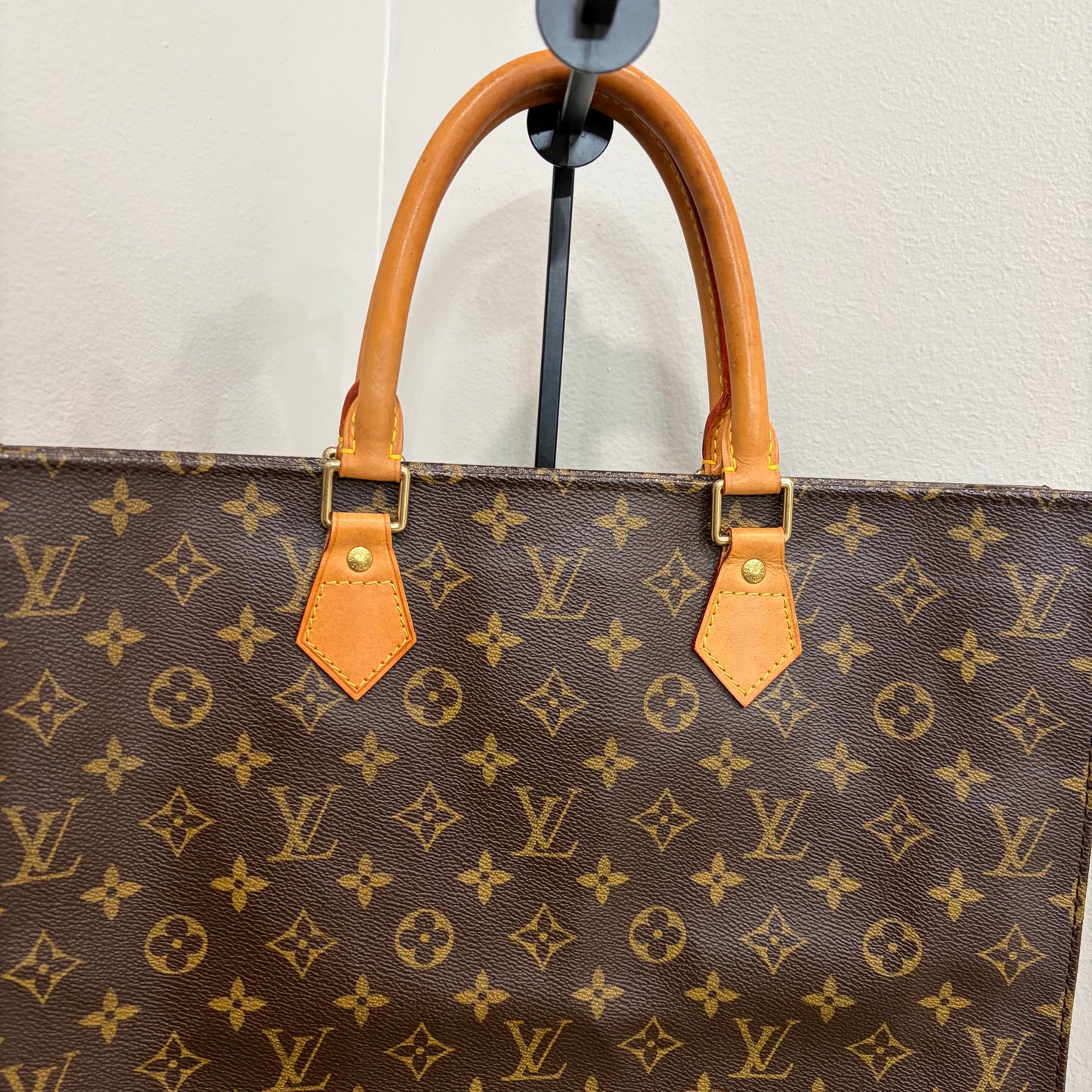 #044 LOUIS VUITTON Sac Plat
