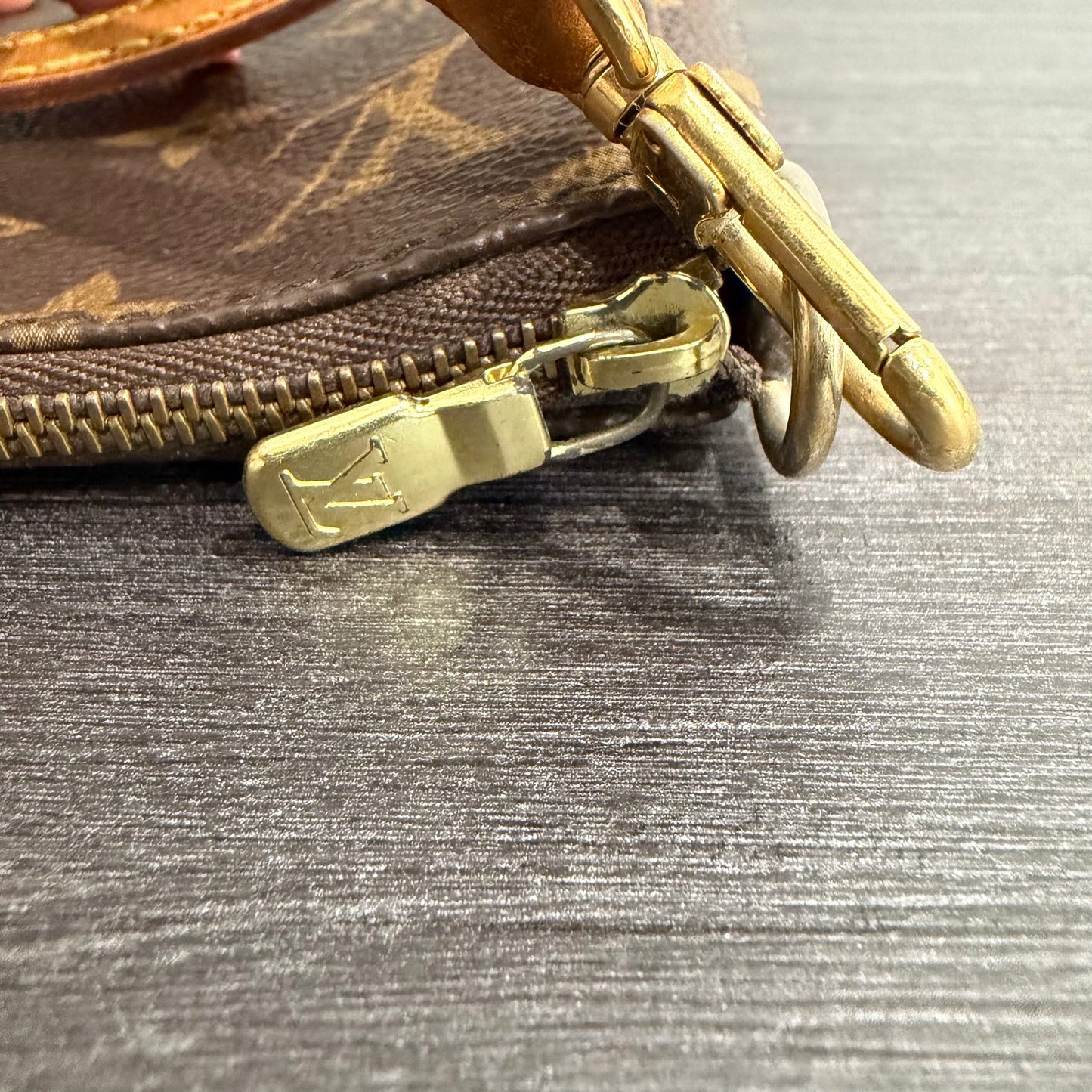 LOUIS VUITTON Pochette Crossbody