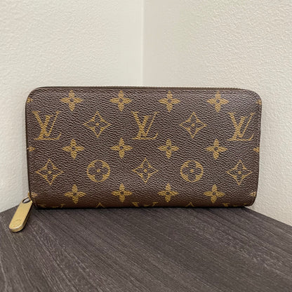 SOLD! Louis Vuitton Zippy Wallet