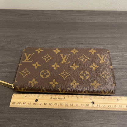 SOLD! Louis Vuitton Zippy Wallet