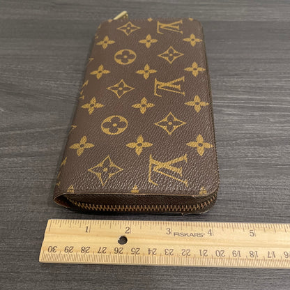 SOLD! Louis Vuitton Zippy Wallet