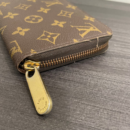 SOLD! Louis Vuitton Zippy Wallet