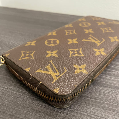 SOLD! Louis Vuitton Zippy Wallet