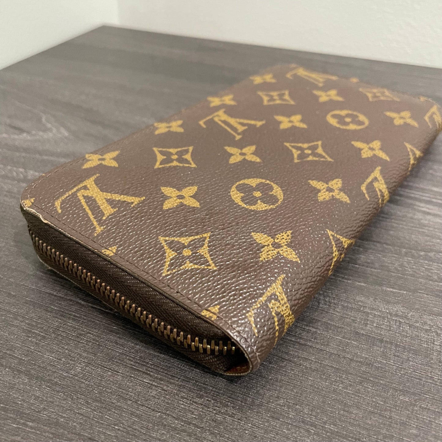 SOLD! Louis Vuitton Zippy Wallet